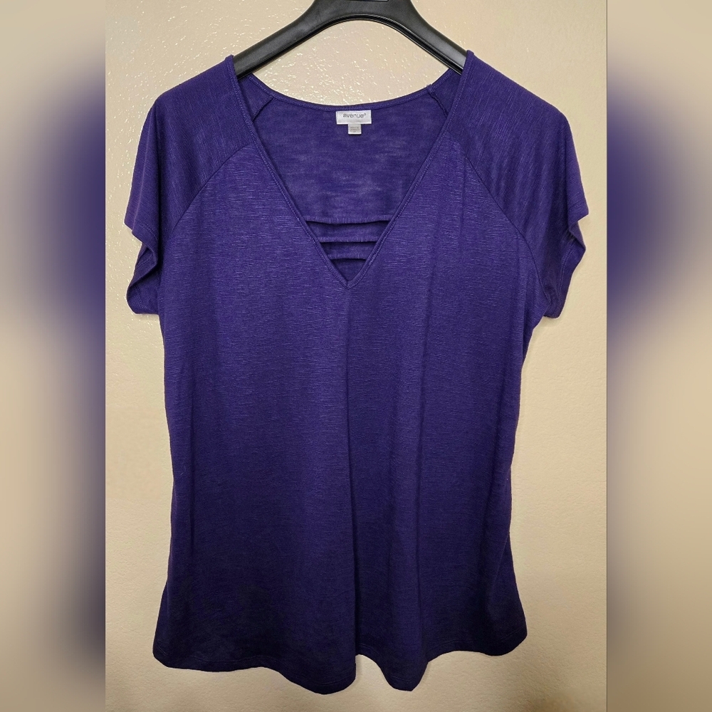 Avenue Size 18 Women's Lightweight Purple Top